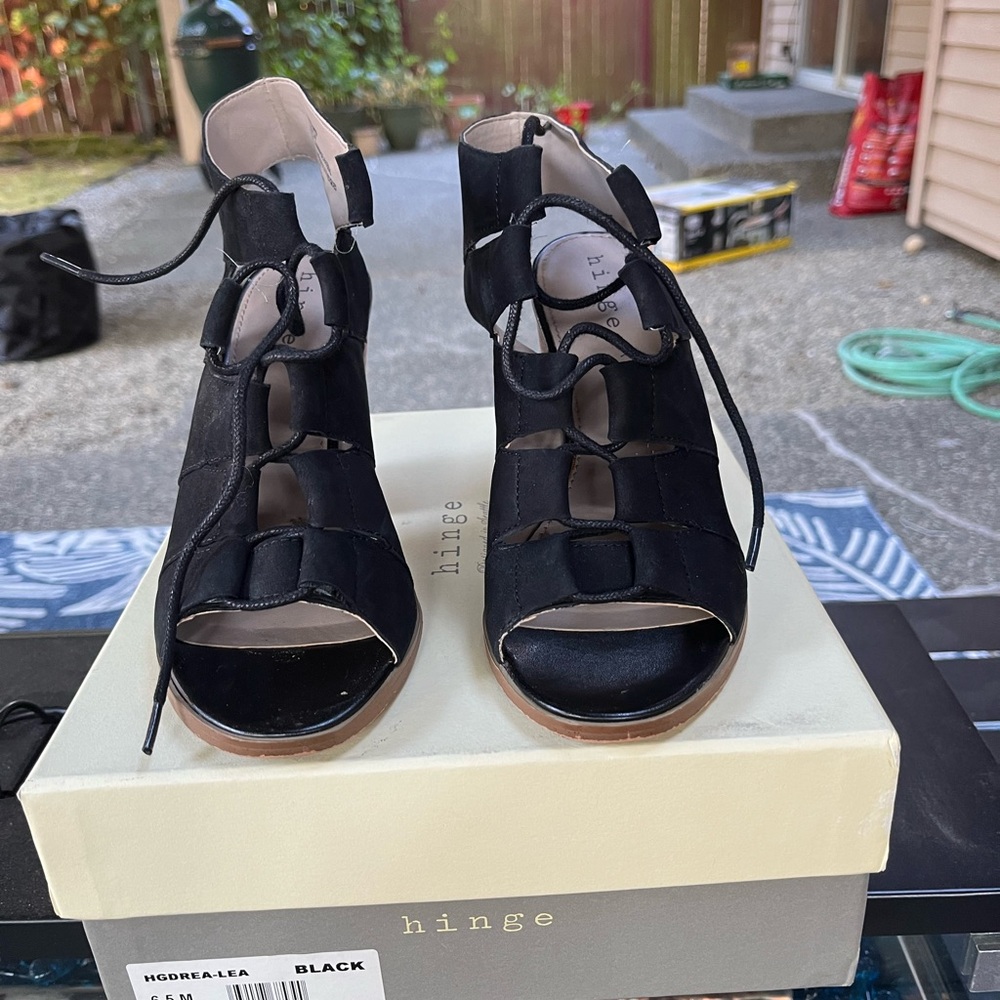 Cute black suede sandals!